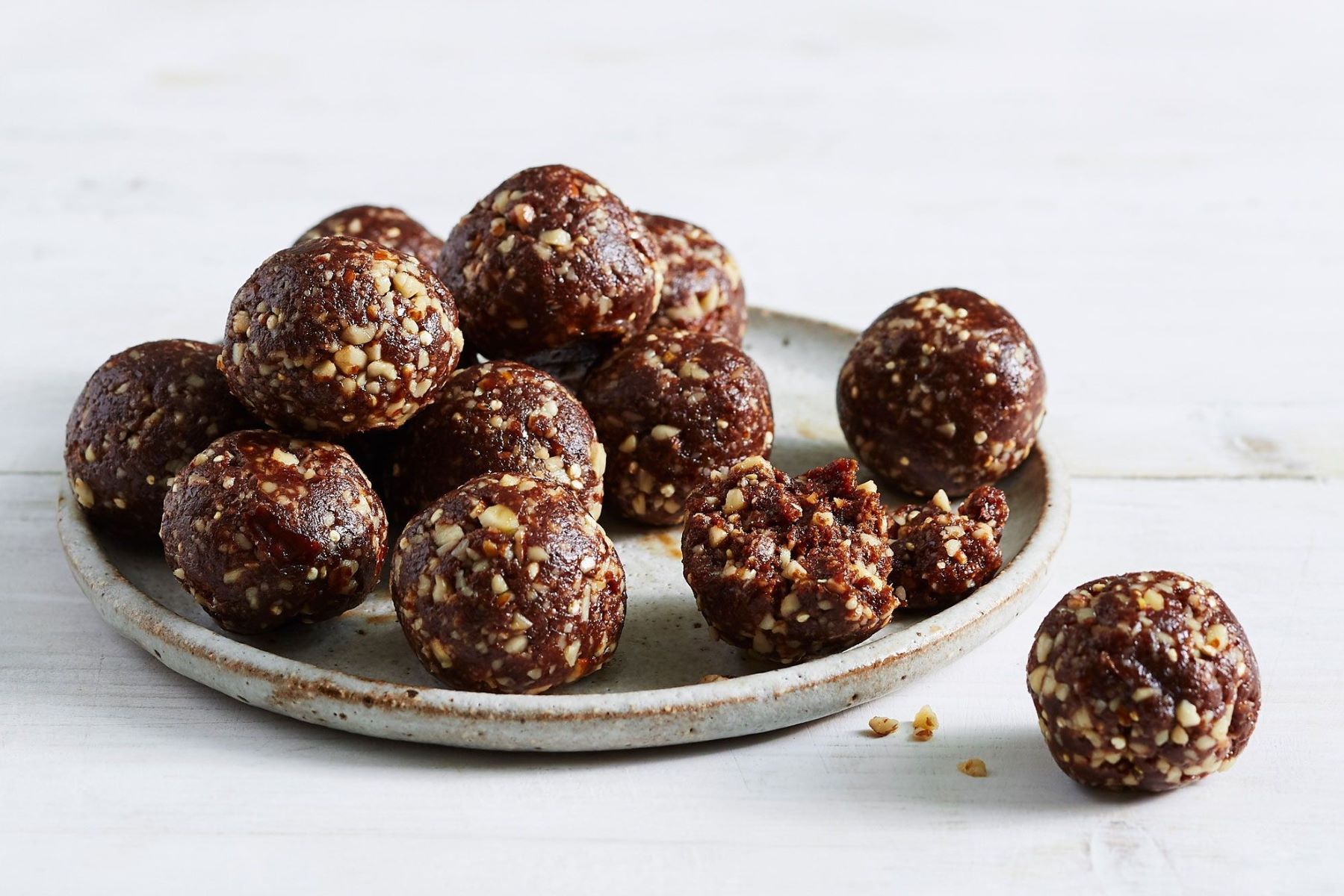 keto-and-vegan-chocolate-almond-balls-recipe