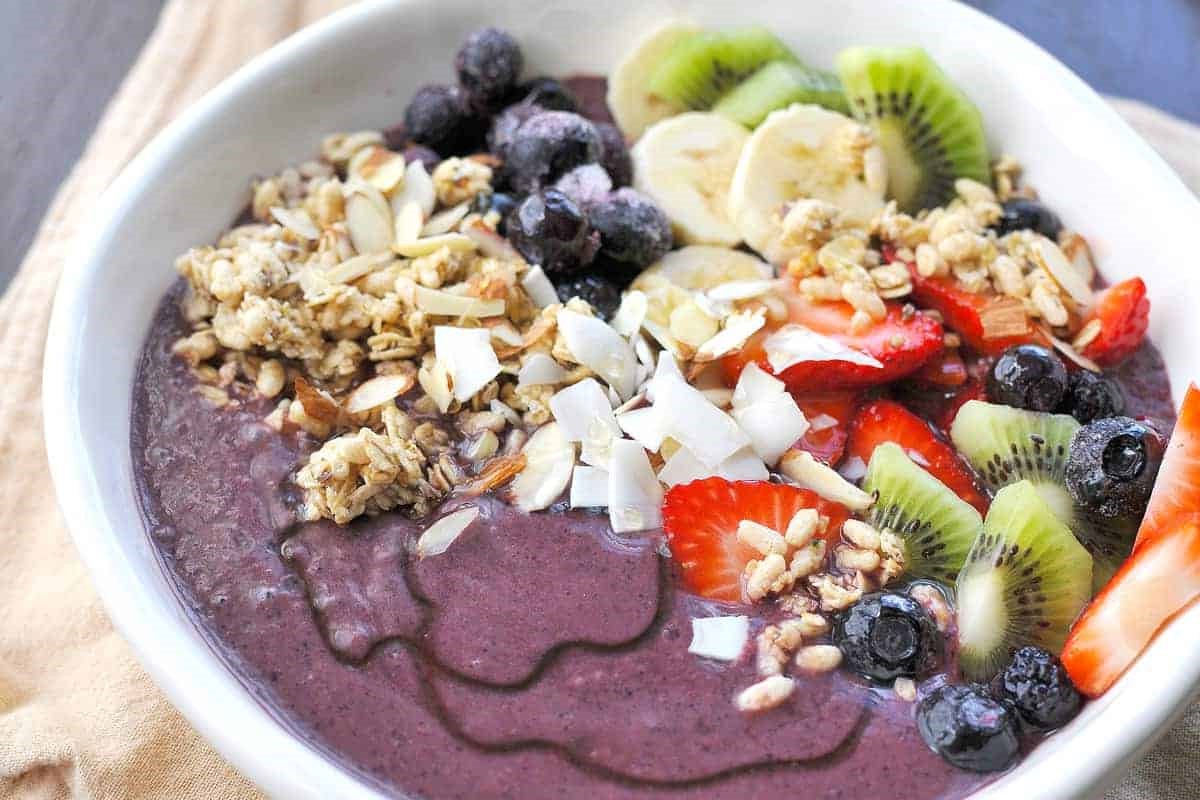 paleo-and-vegan-tropical-acai-bowl-recipe