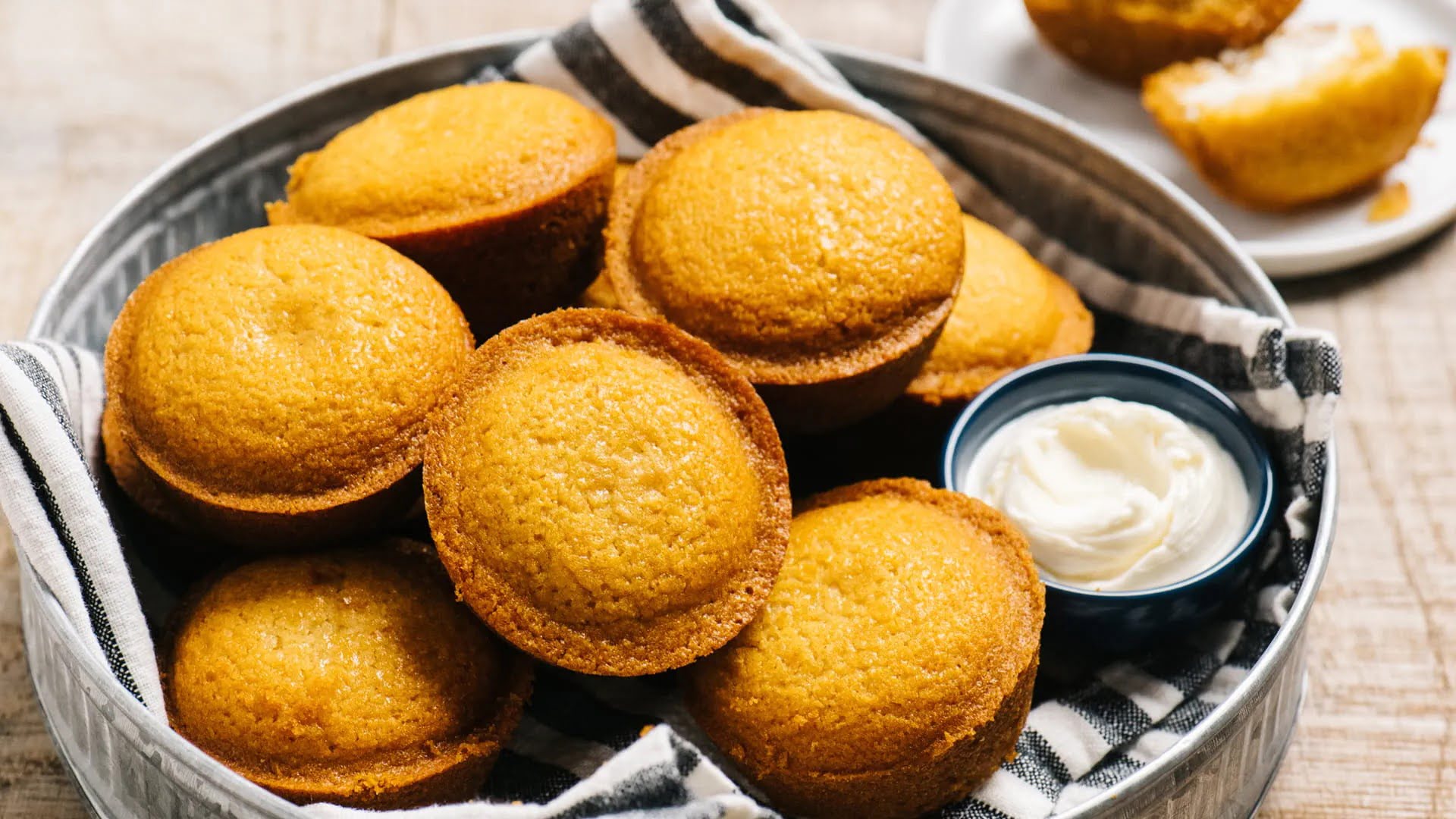 vegan-agave-cornbread-muffins-recipe