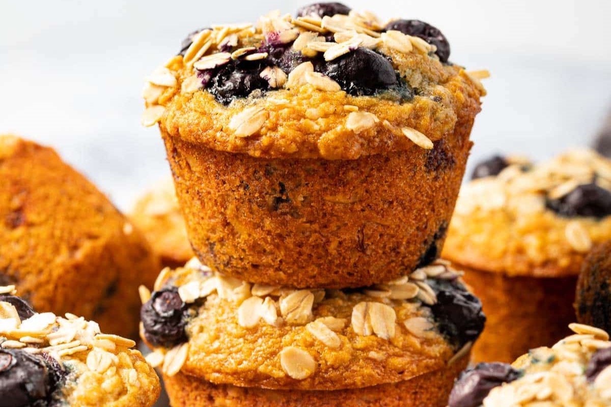 vegan-blueberry-and-banana-oatmeal-muffins-recipe