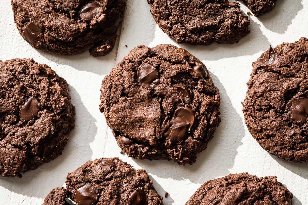 vegan-chocolate-almond-butter-cookies-recipe