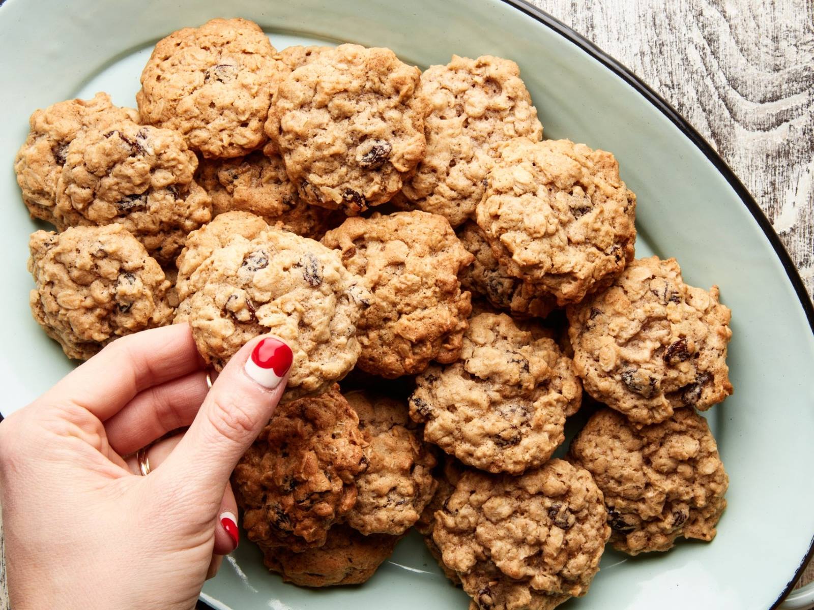 vegan-oatmeal-raisin-cookies-recipe