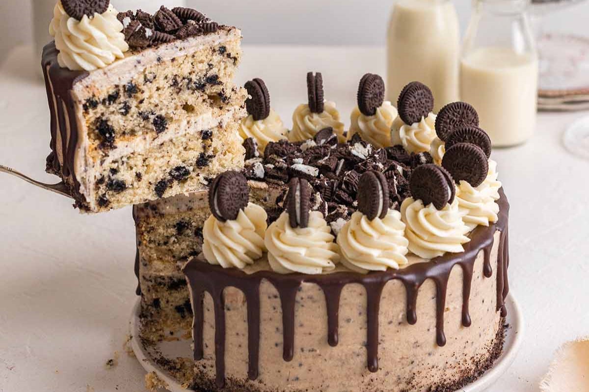 vegan-vanilla-cake-with-cookies-n-cream-frosting-recipe