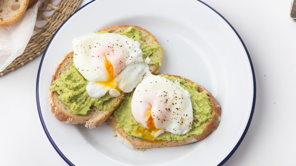 avocado-toast-with-poached-eggs-recipe