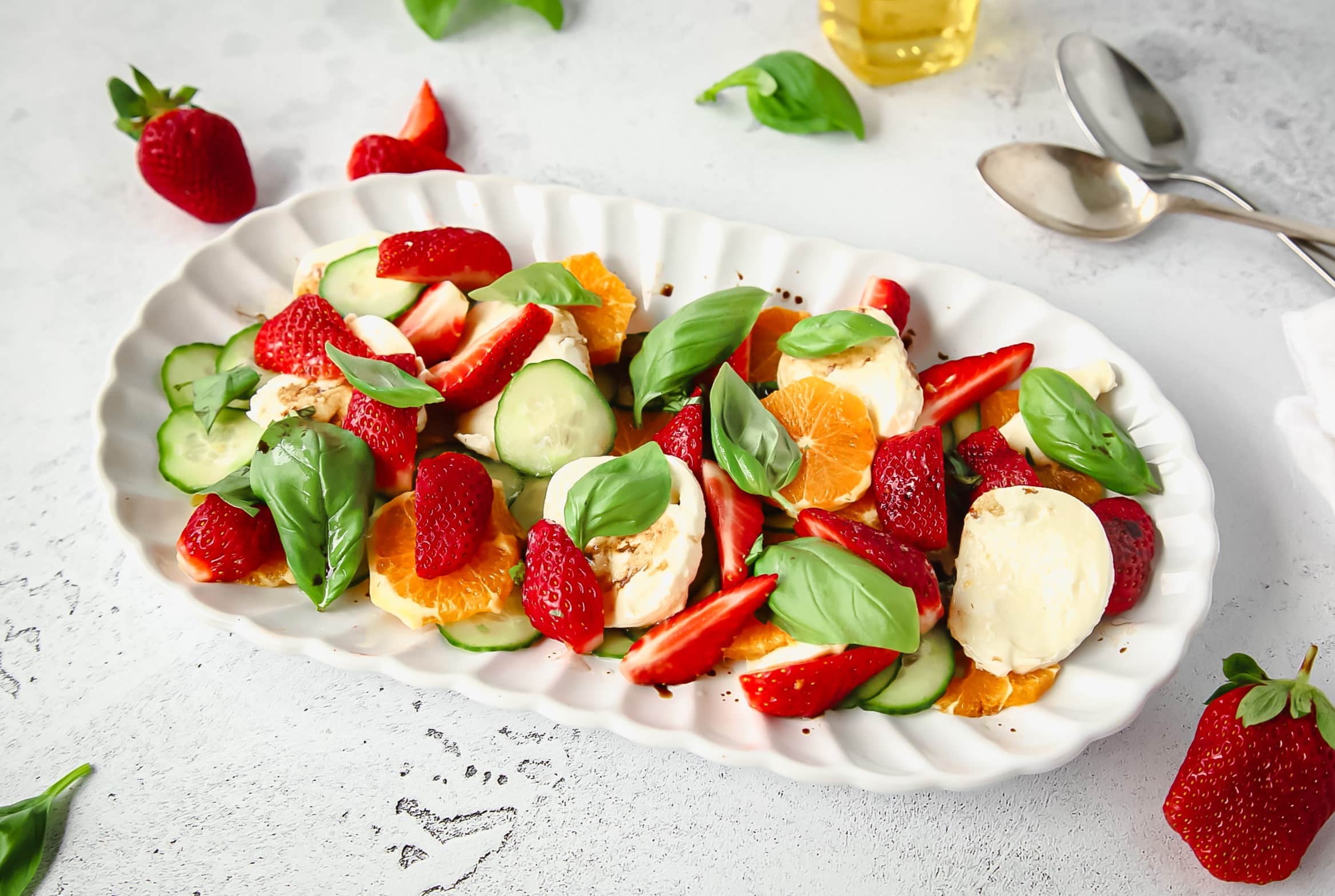 caprese-salad-recipe-with-strawberries