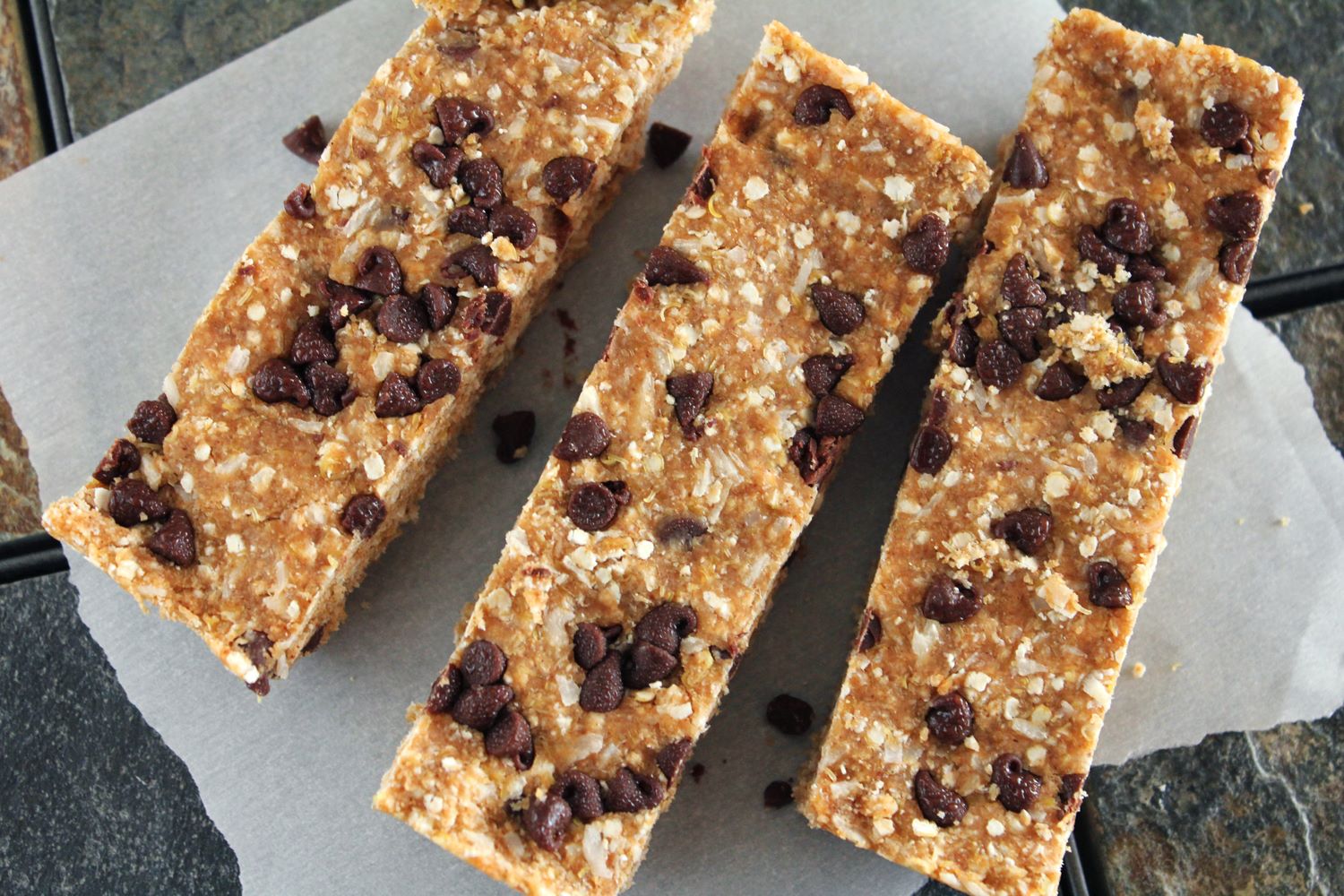 chocolate-chip-quinoa-granola-bars-recipe