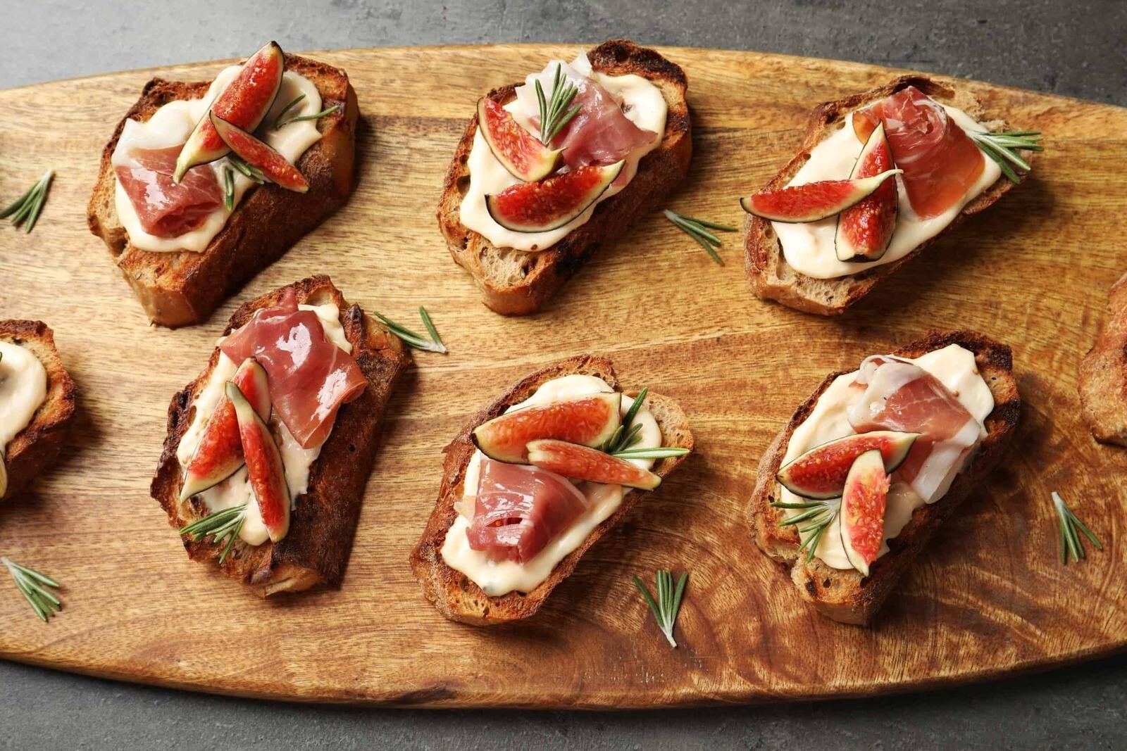 crostini-fig-prosciutto-recipe