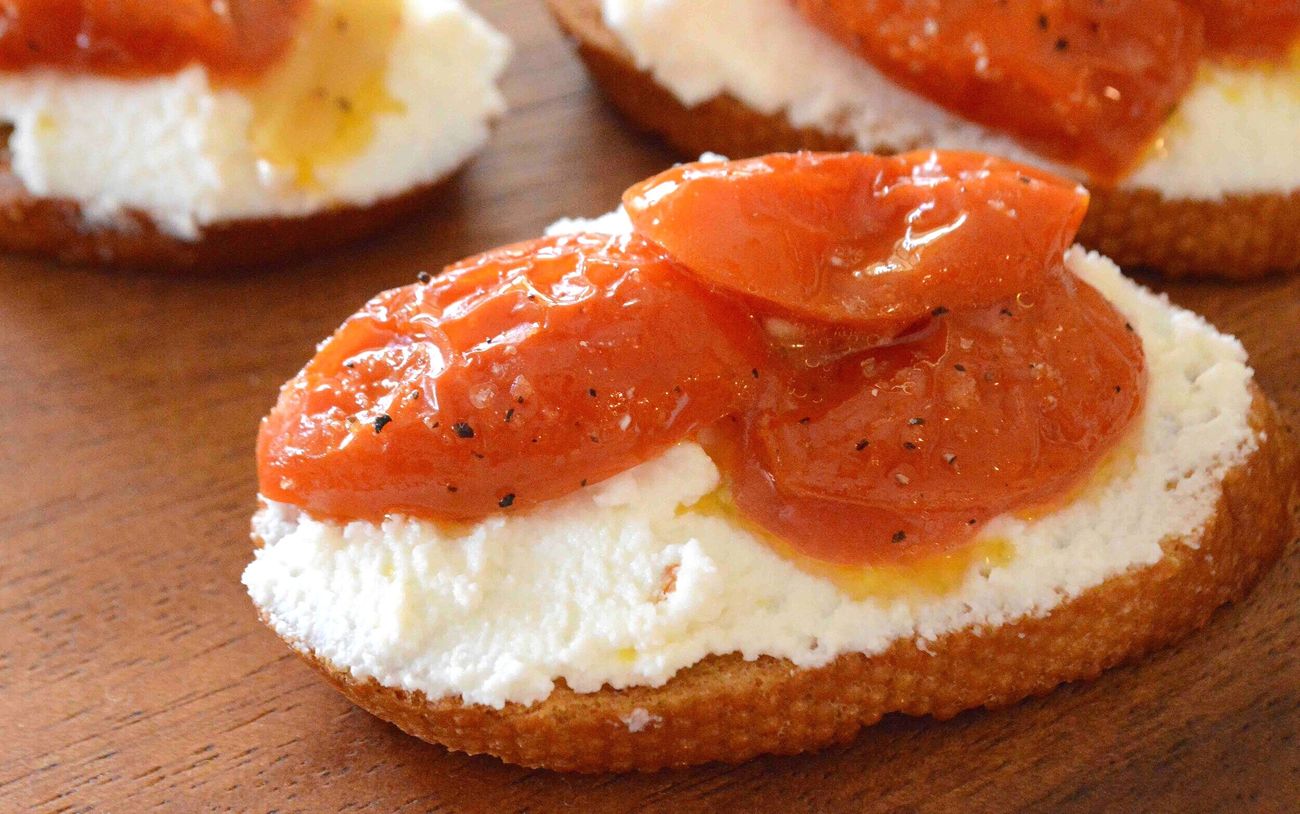 crostini-with-ricotta-and-tomatoes-recipe