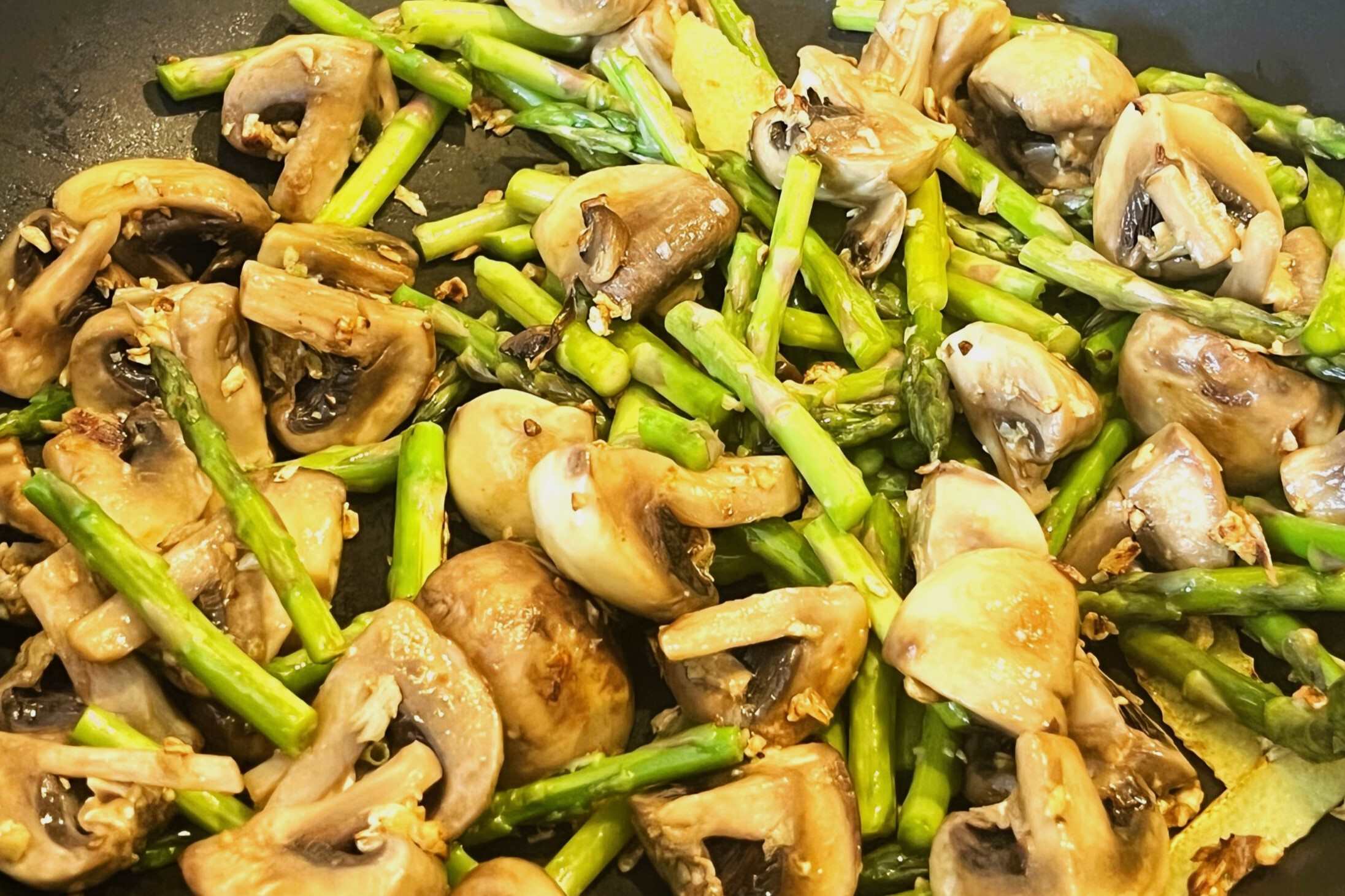 garlic-lemon-asparagus-and-mushrooms-recipe