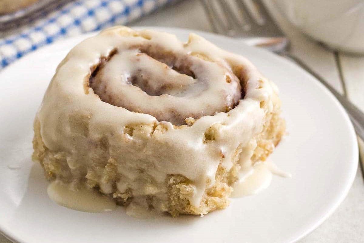 gluten-free-vegan-cinnamon-roll-recipe