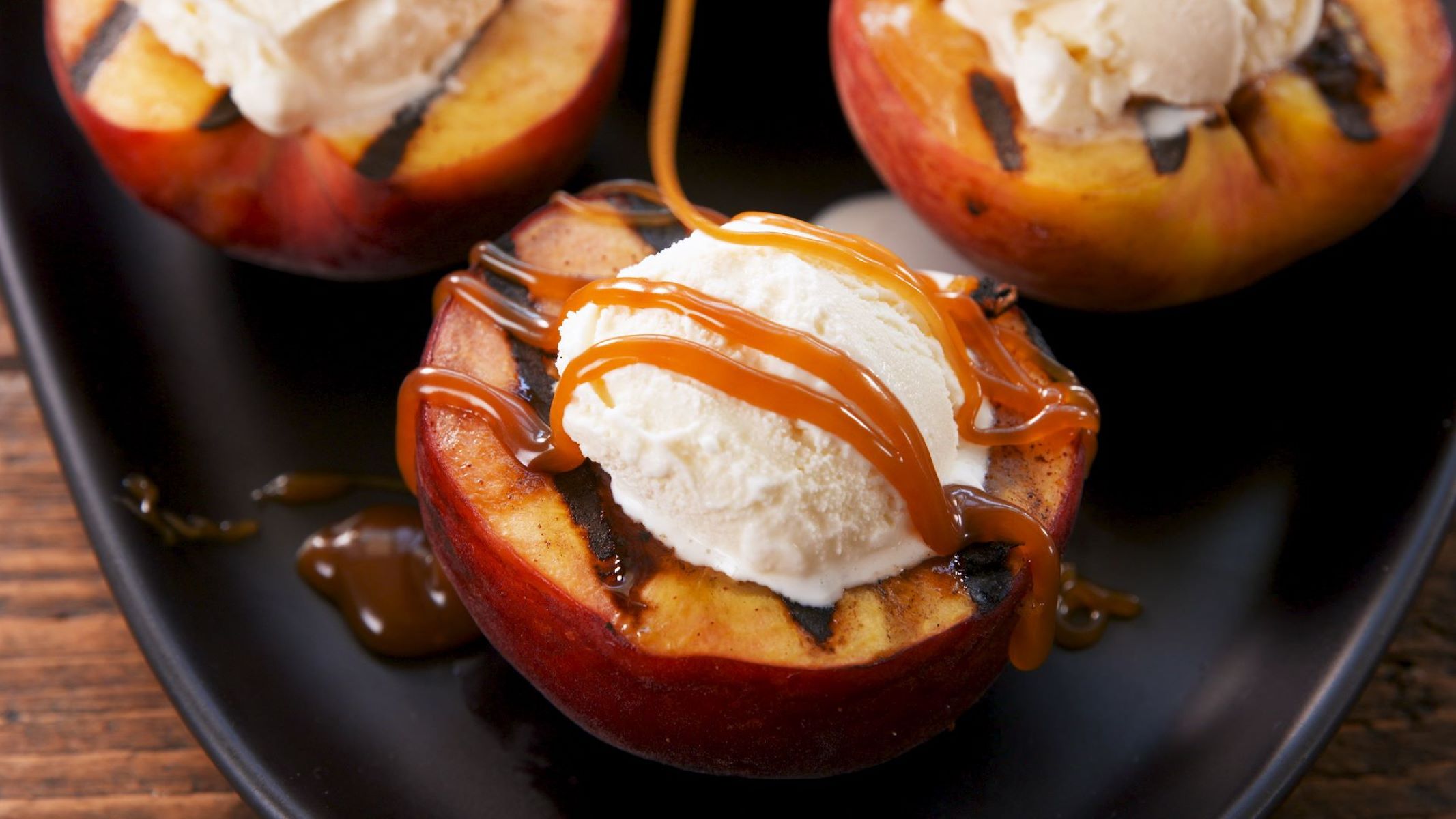 grilled-peach-sundae-recipe