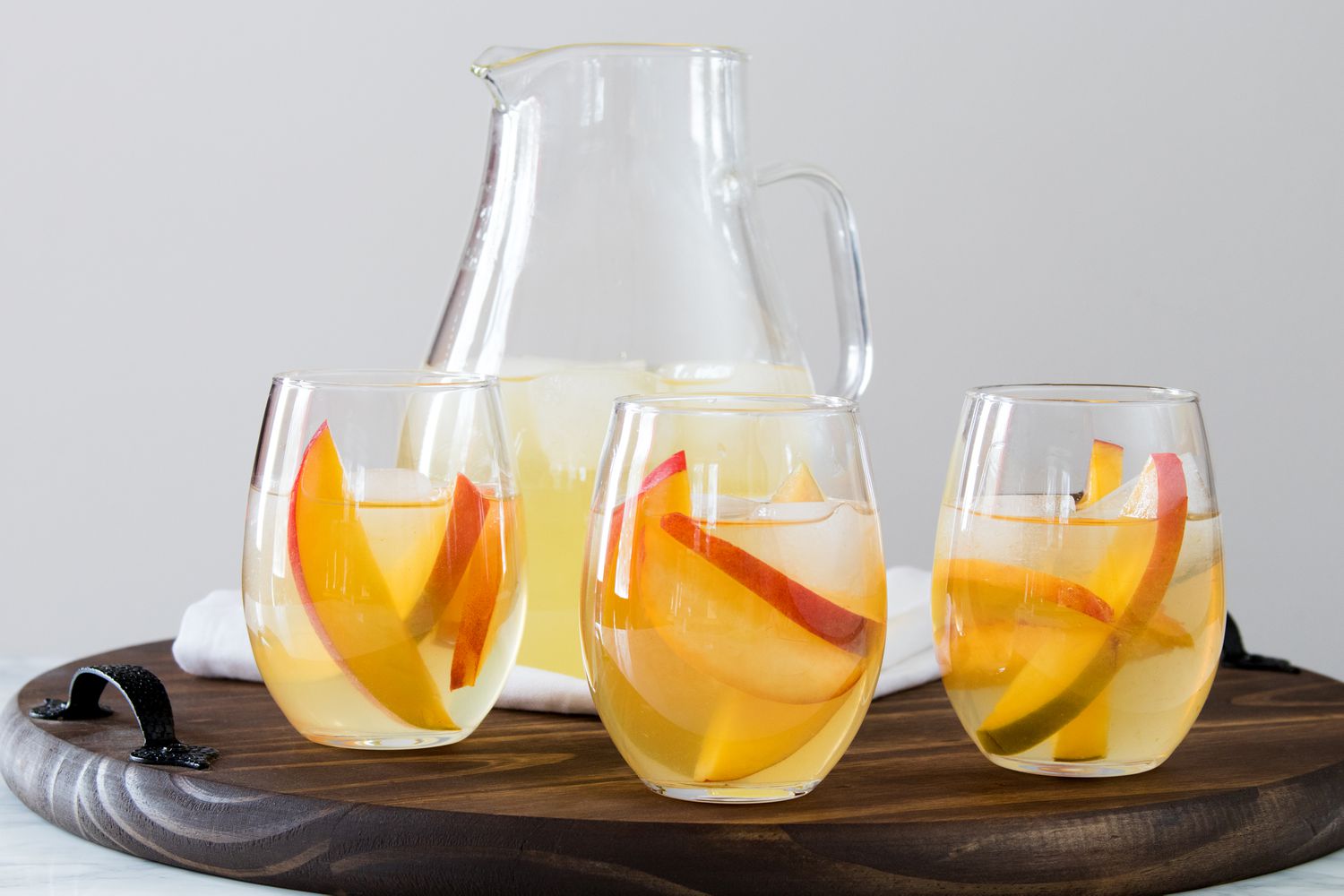 white-peachy-sangria-recipe